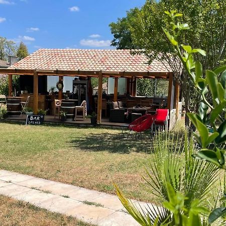 Aux Abris Des Vents D'Anges Bed & Breakfast Les Artigues-de-Lussac Exterior photo