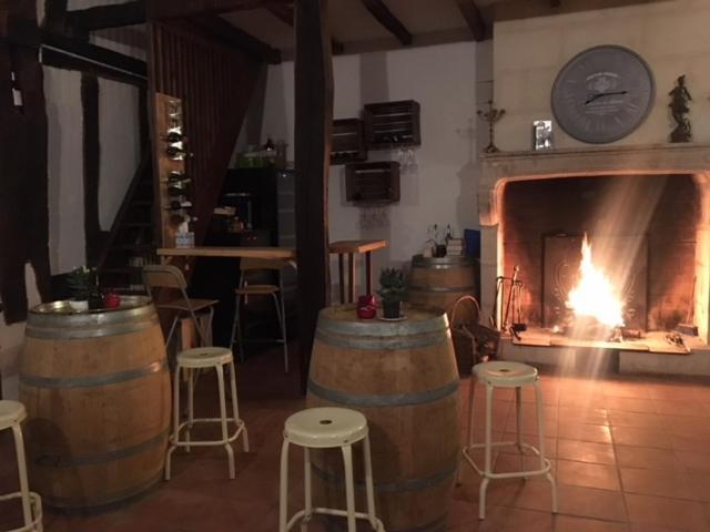 Aux Abris Des Vents D'Anges Bed & Breakfast Les Artigues-de-Lussac Exterior photo